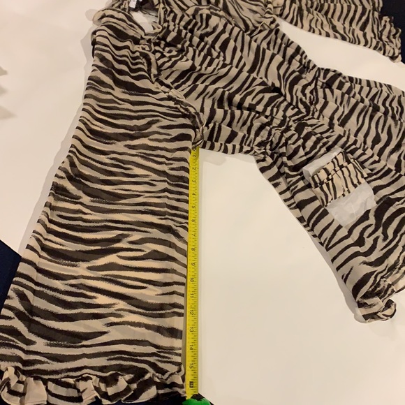 Zebra Romper Medium - Picture 13 of 16